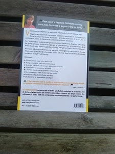 L'auteur présente son livre et les thèmes abordés sur le 4ème de couverture du livre courir léger. © Testeurs Outdoor
