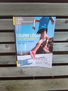 Voilà le livre courir léger pour ceux ou celles qui veulent en savoir plus sur leur foulée. © Testeurs-Outdoor
