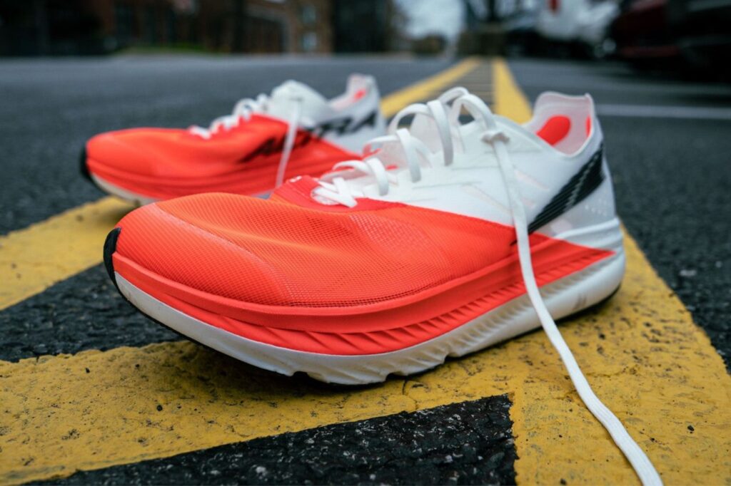 chaussures de compétition dotée d'une plaque de carbone chez Altra en avant première