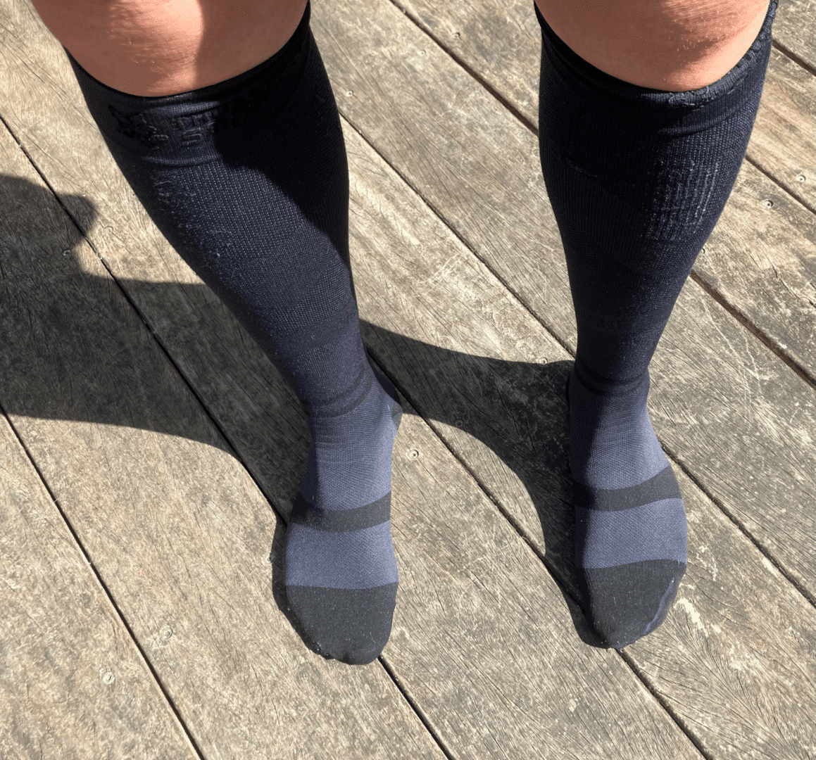 Ne pas confondre avec un équipement comme les chaussettes ou bas de contention 