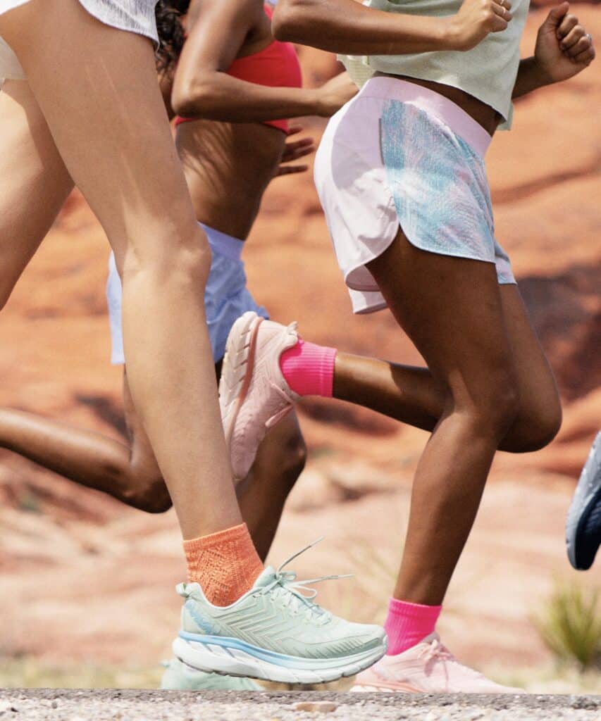 Type de coureur ou coureurs sur la photo, mousses de protection, vitesse des transitions des allures même sur sentier, bonne performance pendant entrainement, besoin épaisseur semelle pour le testeur