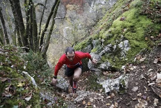 Travail de la foulée grâce à un fractionné en côte, intérêt pour traileur, objectif dénivelé et mental, muscles pour trail, traileurs et séance de côte, manière de courir en côte