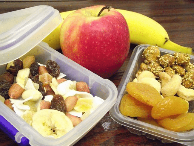 Composition des réserves, source de fruits secs pour toute personne qui a pour objectif la forme, une activité physique régulière, manger avant sport ou entraînement de sport