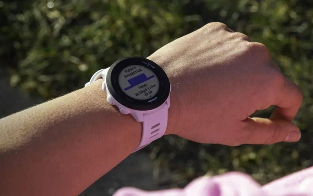 Test Forerunner, montres garmin  ou coros pace 2, cette forerunner 55 avec garmin connect mobile et le rétro éclairage