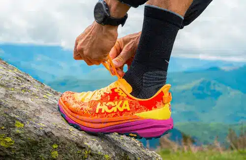 Chaussure de trail Hoka Speedgoat 6 pour une adhérence sur les longues distances grâce à la semelle extérieure Vibram mega grip