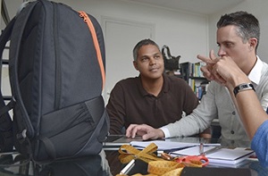 Beaucoup de contributeurs ont participé à la conception de ce sac de sport. © Karkoa