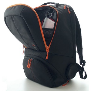 Ce sac de sport existe en 2 coloris : bleu nuit ou gris. © Karkoa